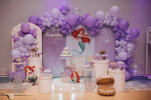 Aniversário infantil com tema de pequena sereia'