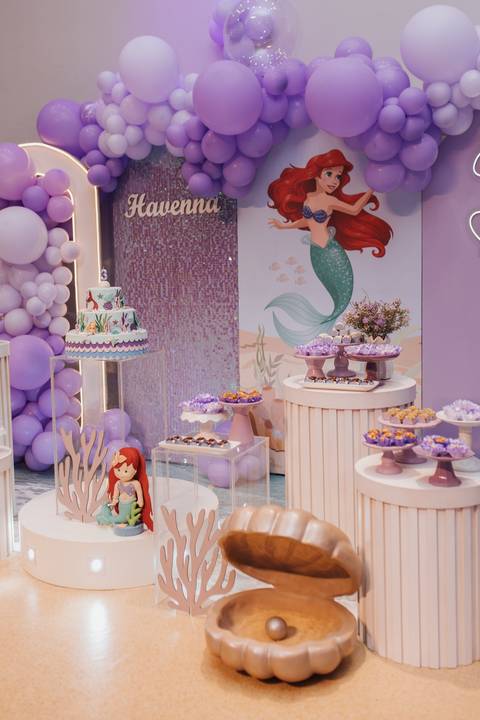 Aniversário infantil com tema de pequena sereia'