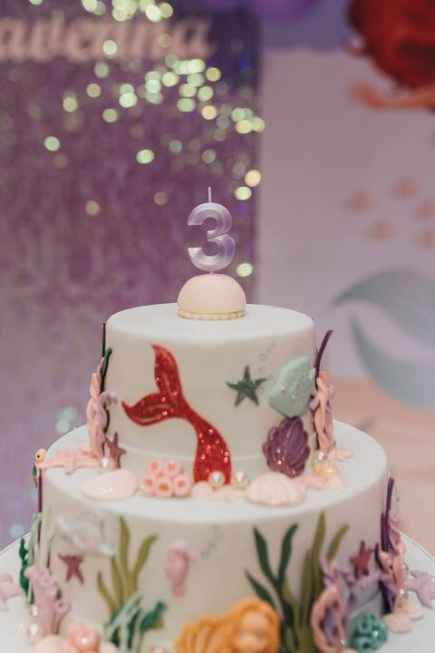 Aniversário infantil com tema de pequena sereia'