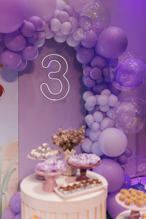 Aniversário infantil com tema de pequena sereia'