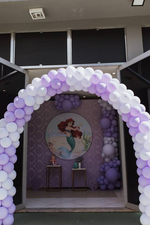 Aniversário infantil com tema de pequena sereia'