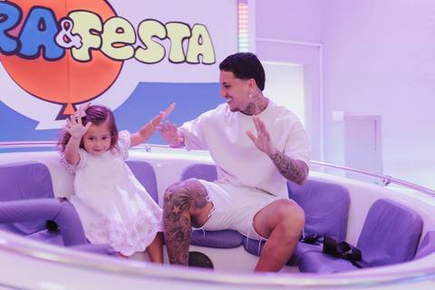 Aniversário infantil com tema de pequena sereia'