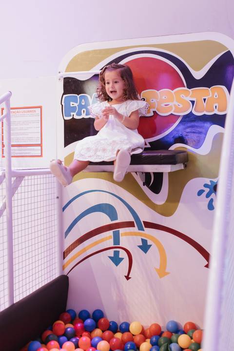 Aniversário infantil com tema de pequena sereia'