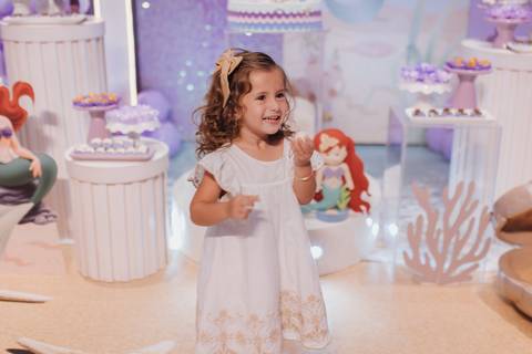 Aniversário infantil com tema de pequena sereia'