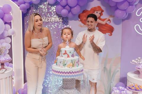 Aniversário infantil com tema de pequena sereia'