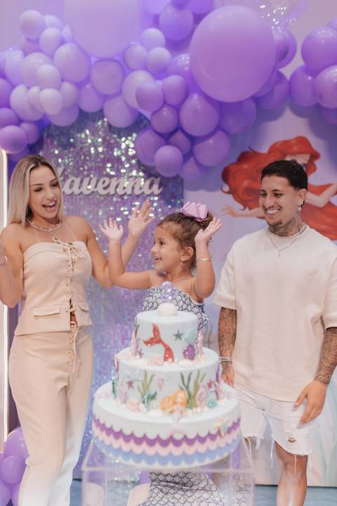 Aniversário infantil com tema de pequena sereia'