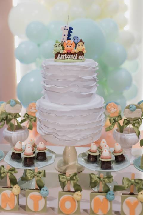 Aniversário infantil com tema de dinossauro '