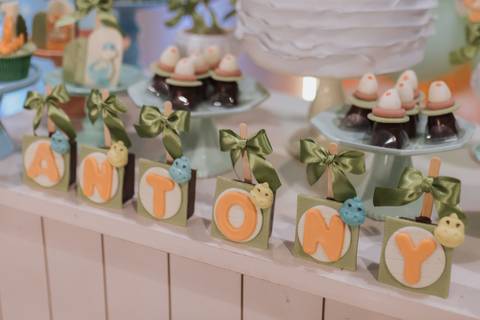 Aniversário infantil com tema de dinossauro '