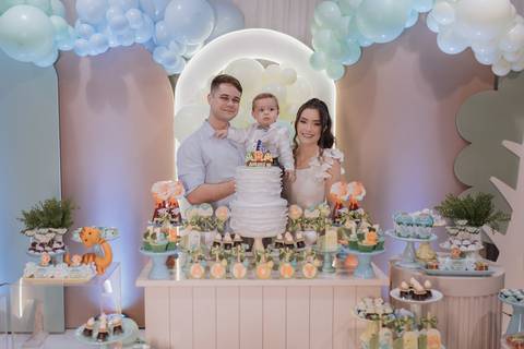 Aniversário infantil com tema de dinossauro '