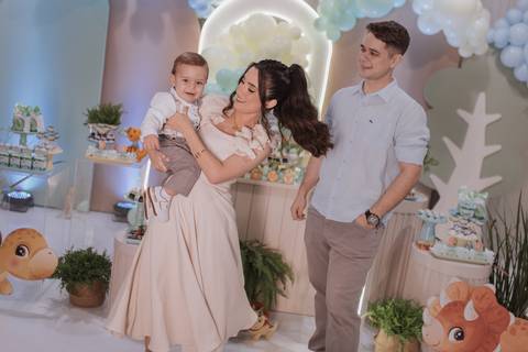 Aniversário infantil com tema de dinossauro '