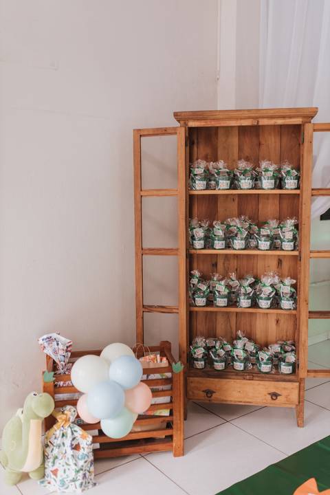 Aniversário infantil com tema de dinossauro '