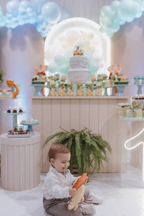 Aniversário infantil com tema de dinossauro '