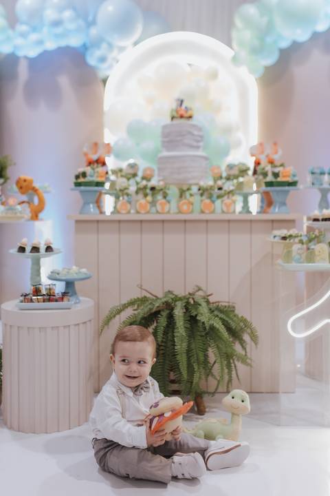 Aniversário infantil com tema de dinossauro '
