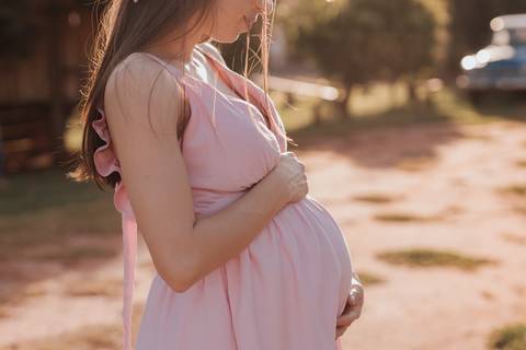 ensaio de gestante no campo '