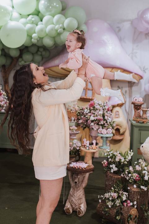 Aniversário infantil com tema de floresta encantada'