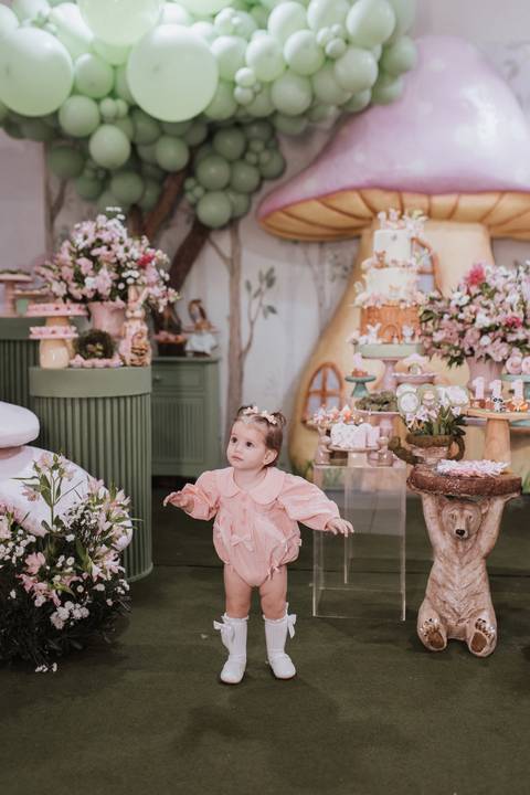 Aniversário infantil com tema de floresta encantada'