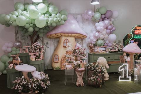 Aniversário infantil com tema de floresta encantada'