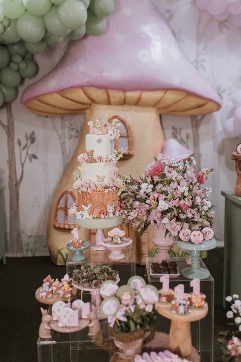 Aniversário infantil com tema de floresta encantada'
