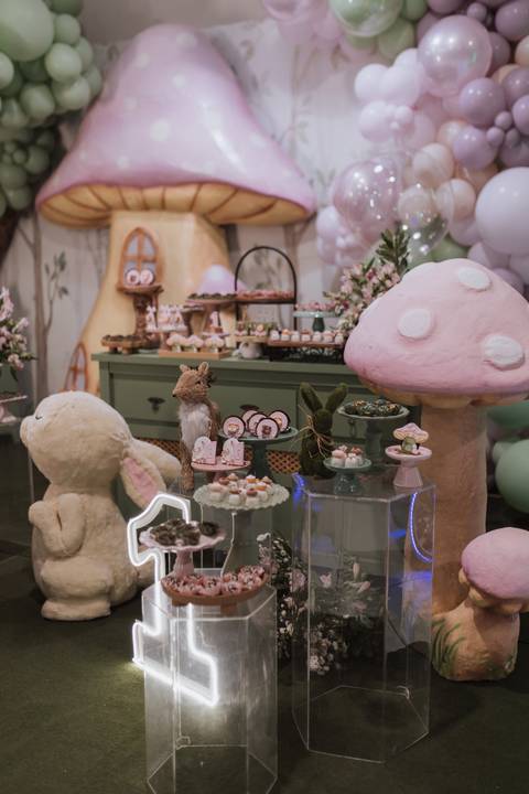 Aniversário infantil com tema de floresta encantada'