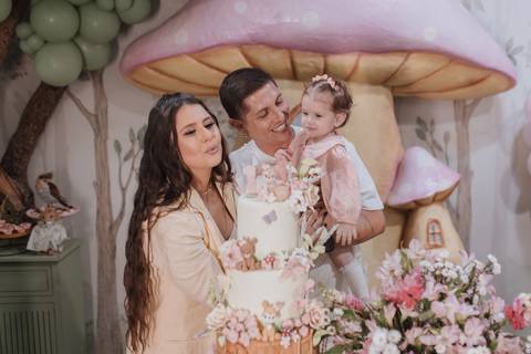 Aniversário infantil com tema de floresta encantada'