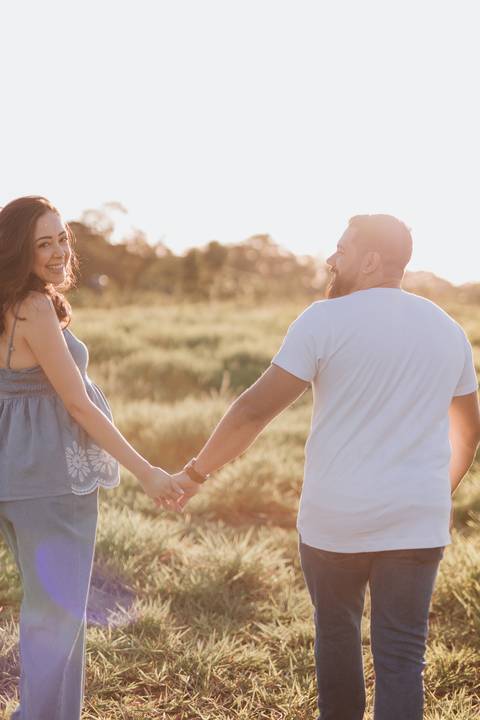 ensaio de gestante no campo '