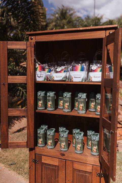 Decoração de aniversário de 1 ano com tema de bosque'