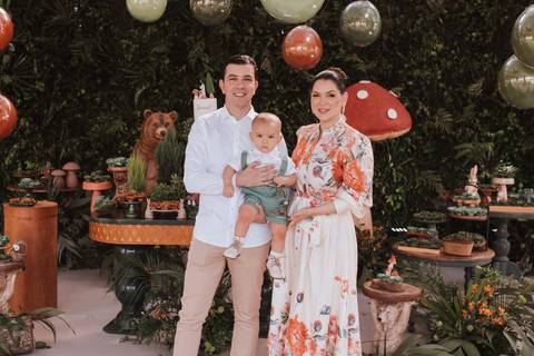 Decoração de aniversário de 1 ano com tema de bosque'