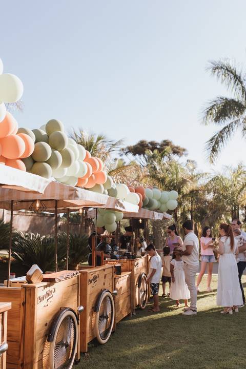 Decoração de aniversário de 1 ano com tema de bosque'