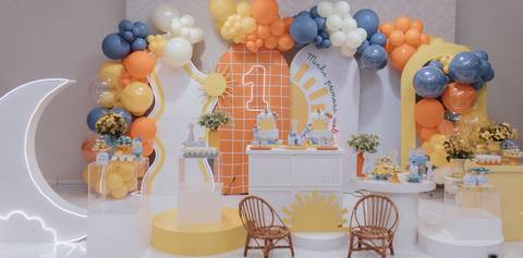 Decoração de aniversário de 1 ano de gêmeos com tema primeira volta ao sol'