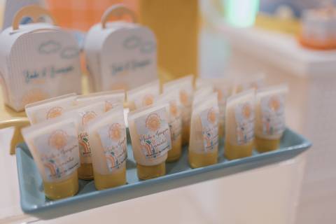 Decoração de aniversário de 1 ano de gêmeos com tema primeira volta ao sol'