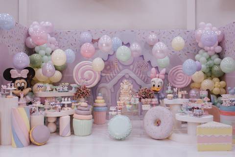 Decoração de aniversário de 2 ano com tema de Minnie'
