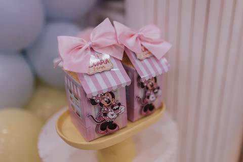 Decoração de aniversário de 2 ano com tema de Minnie'