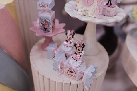 Decoração de aniversário de 2 ano com tema de Minnie'