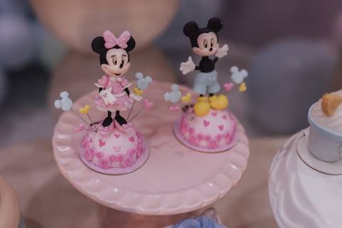 Decoração de aniversário de 2 ano com tema de Minnie'