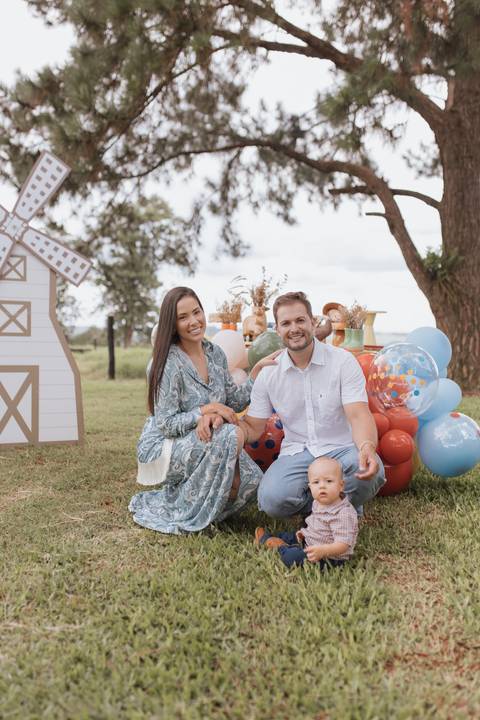 Inspiração de decoração de aniversário de 1 ano com tema de fazenda'