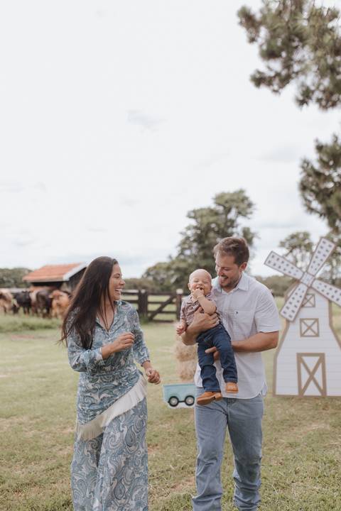 Inspiração de decoração de aniversário de 1 ano com tema de fazenda'