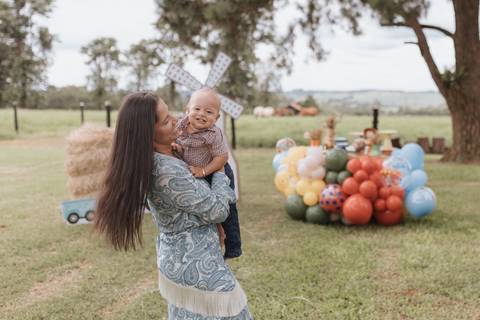 Inspiração de decoração de aniversário de 1 ano com tema de fazenda'