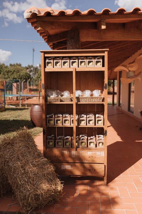 Inspiração de decoração de aniversário de 1 ano com tema de fazenda'