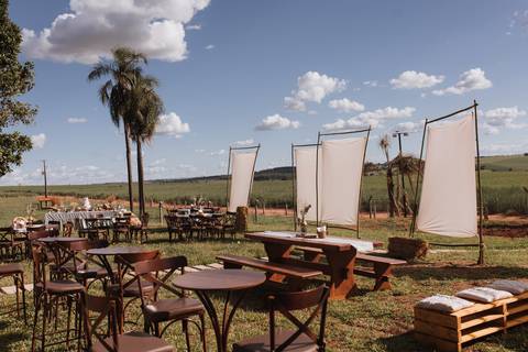 Inspiração de decoração de aniversário de 1 ano com tema de fazenda'