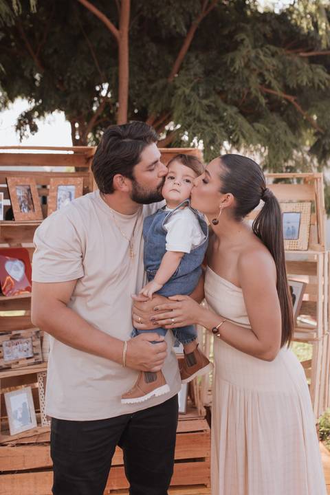 Inspiração de decoração de aniversário de 1 ano com tema de fazenda'