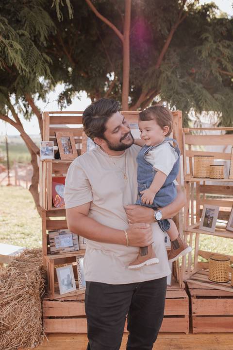 Inspiração de decoração de aniversário de 1 ano com tema de fazenda'