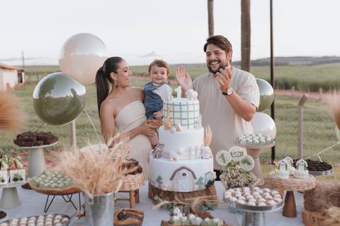 Inspiração de decoração de aniversário de 1 ano com tema de fazenda'