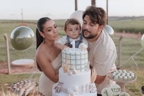 Inspiração de decoração de aniversário de 1 ano com tema de fazenda'