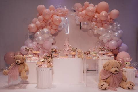 Decoração de aniversário de 1 ano com tema de ursinho'