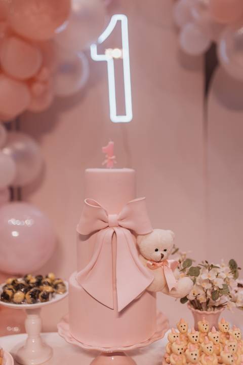 Decoração de aniversário de 1 ano com tema de ursinho'