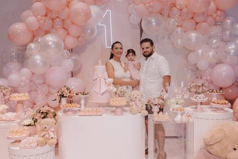 Decoração de aniversário de 1 ano com tema de ursinho'