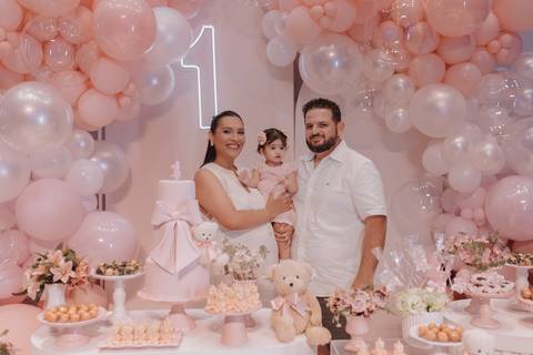 Decoração de aniversário de 1 ano com tema de ursinho'