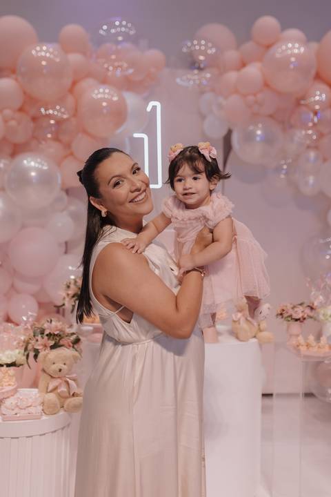 Decoração de aniversário de 1 ano com tema de ursinho'