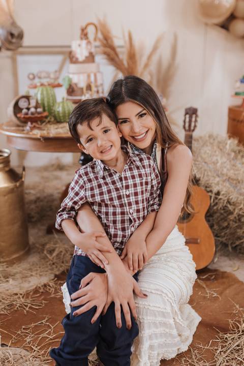 Decoração de aniversário de 6 anos com tema de fazenda'