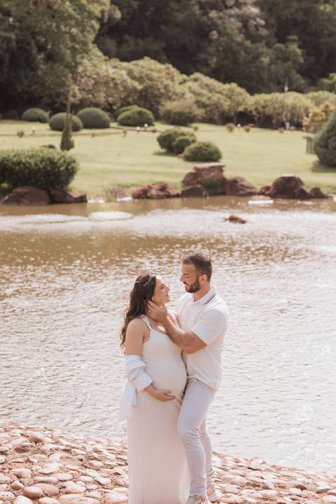 inspiração de ensaio gestante no parque do japão'